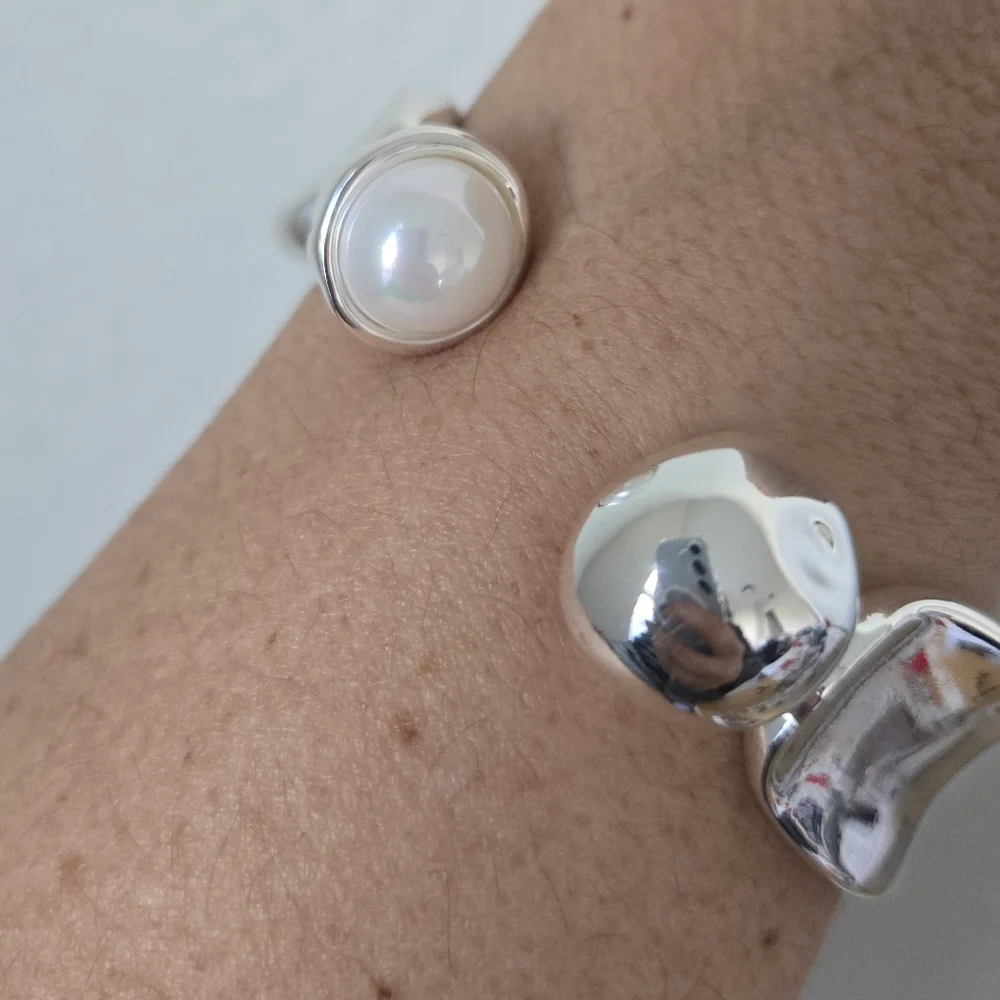 Uno De 50 • Silver Cuff Bracelet with Pearl Accents